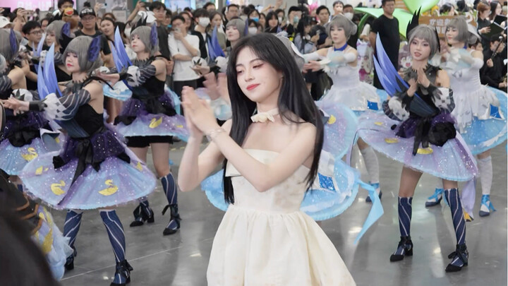 Pertunjukan stan juara di pameran cosplay CPSG Guangzhou