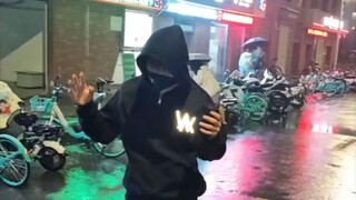 下雨天偶遇艾伦沃克学长