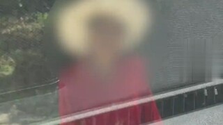 在重庆南川区前星村，去山里过路被村民拦住要清洁费，男子表明自己只是路过，仍然被拦住收费。男子认为没有收费标准，也没有单子，感觉很不合理！！