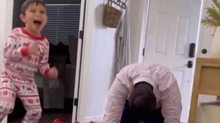 爸爸妈妈一个小小的配合，就让孩子们开心一整天
