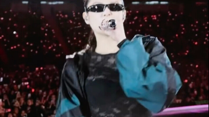 Like Jennie’s god-tier transition—this stomping move is absolutely insane!!!