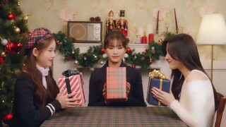 Weeekly "Happy Christmas" M/V