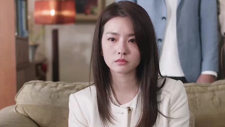 A girl who always obeyed her parents from childhood ended up enduring countless grievances in adulth