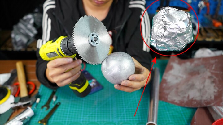 What does it look like if you hammer aluminum foil into a ball and then cut it open?