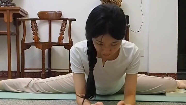 [13 phút bài tập mở hông và gót chân nhẹ nhàng] Dễ dàng theo dõi! Ngay cả khi bạn không có kiến thức