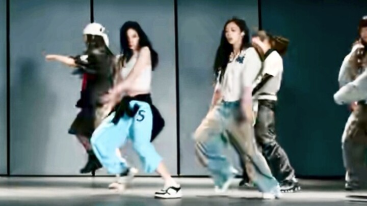 WDA’s choreography has a “useless” person doing two solos? Isn’t that a bit of a waste for her?