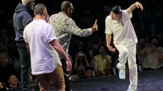 Crazy Dancing: การต่อสู้ของไททันส์ | สุดยอดไดโนเสาร์! -