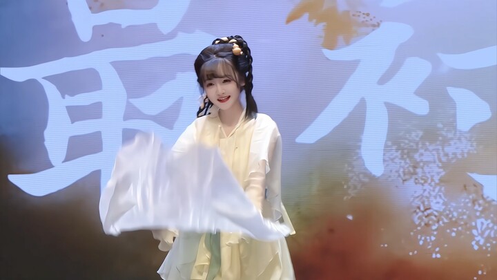 Is she really joining the group to dance this time?! Live shot from the China Netcom stage～