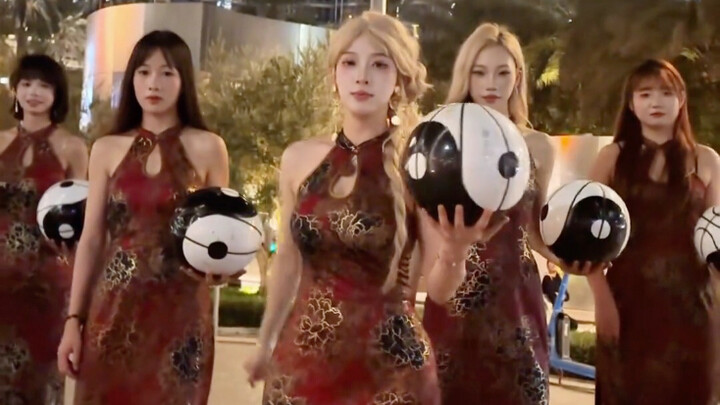 กลุ่มสาวๆใต้หอคอย