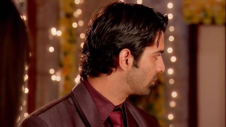 Iss Pyaar Ko Kya Naam Doon-385