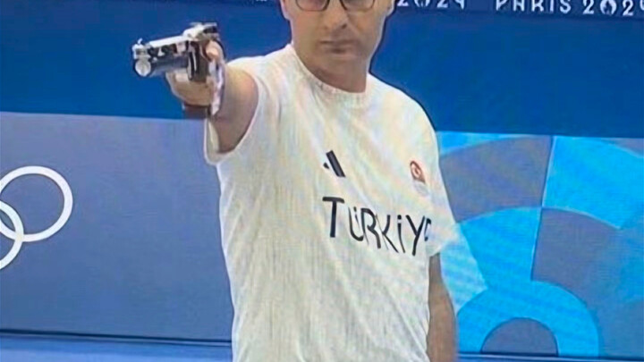 Korea mengirimkan tim bersenjata lengkap untuk bertanding, sementara atlet Turki hanya memakai kacam
