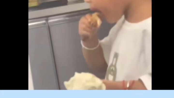 كيف أصبح الطفل الذي كان يأكل فقط حشوة التارت بالبيض يأكل الآن طعامًا من سلة المهملات؟