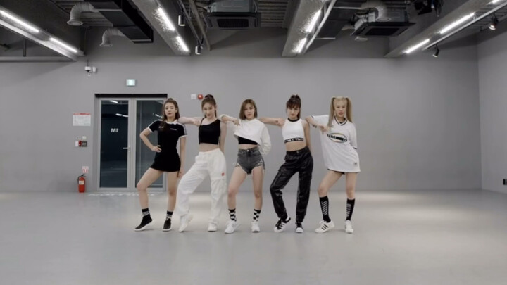 ITZY's title song dance break