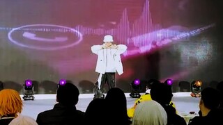 Try finger dancing at the comic convention LINK CLICK op､ed