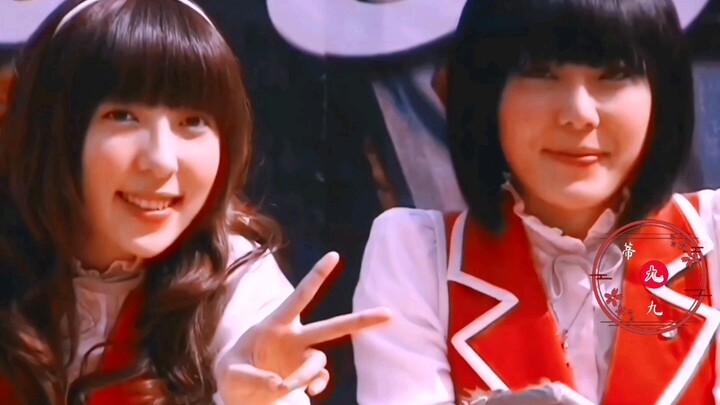 On and off screen, no matter where they go, they’re always sisters. I really love how one is so cool