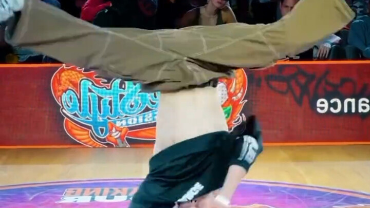 17-Year-Old Street Dance Pro Shocks the Crowd with Mind-Blowing Moves!
