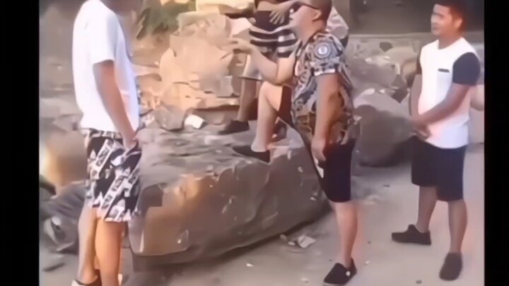 “Di masa ketika tinta pun sulit didapatkan, kami menggunakan Dafen untuk menorehkan seni”