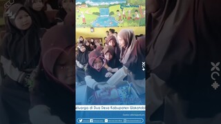 Baik Banget! Momen Siswa SD Kompak Menyumbang Seikhlasnya untuk Beri THR Wali Kelas