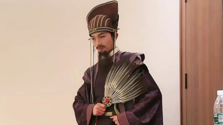 盛唐密盒，房大人跳舞完整版来喽，杜大人眼泪都笑出来了，网友：不看动作还挺好看的～哈哈哈！太魔性了……