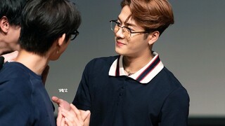 Điện thoại của Vương Gia Nhĩ có một phần mềm mà các bạn chắc chắn không có, đó chính là "xé", cái từ