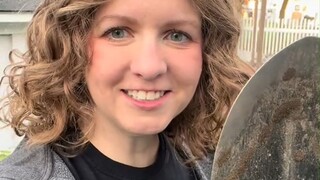 家里的两只乌龟要冬眠了，跟着小姐姐一起来挖洞埋了它们吧