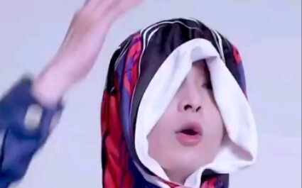 [Zhang Yixing] Is this how you're supposed to use towels in street dance competitions?