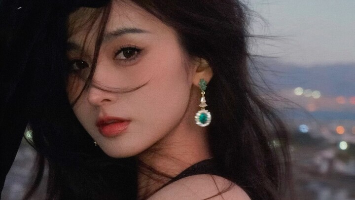 Wait, is it really this different—same outfit, but makeup makes such a huge difference?!