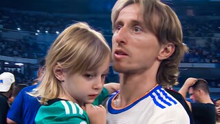 أبٌ لطيفٌ وبناته الملائكة! ما أجملهم، قلبي يذوب! مودريتش | صوفيا