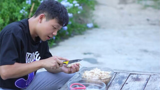 What is it like to eat boneless chicken feet?