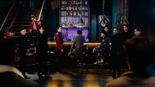 The last scene of the first version where everyone turned their heads was so cool!!! Although there 