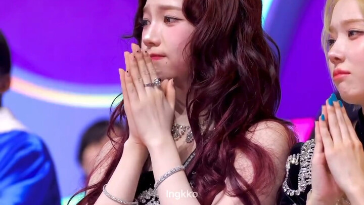 Karina and Winter were on the verge of tears when they heard GIDLE’s acceptance speech.