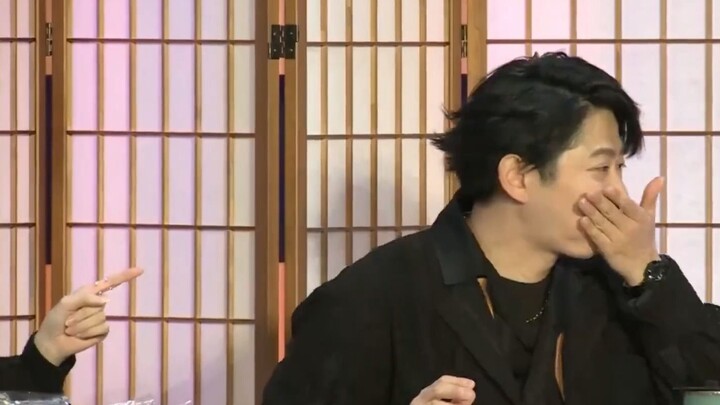 Shimono ketahuan mencuri dan memakan jeruk saat acara Kimetsu no Yaiba