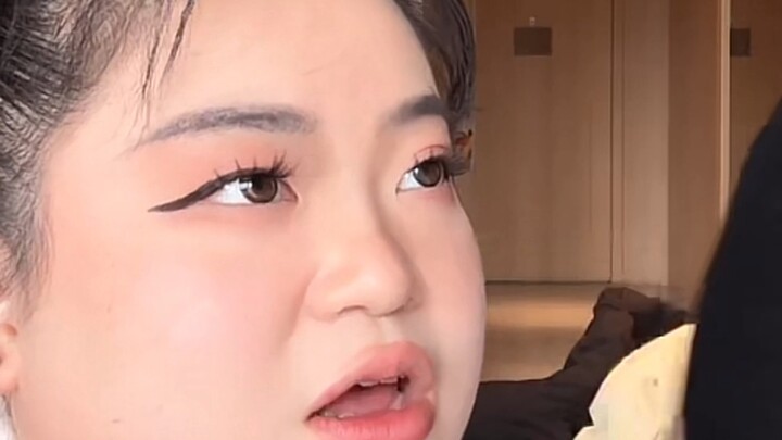 4 tahun menjalin cinta dengan mantan, dia tidak pernah membagikan foto saya di linimasa media sosial