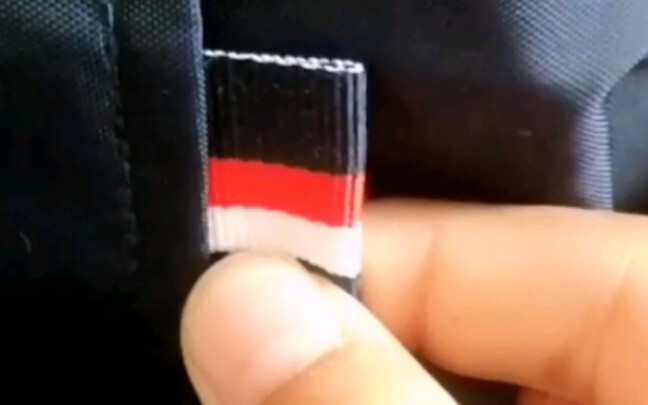 ชุดนักเรียนนี้ดูแปลกๆ นะ