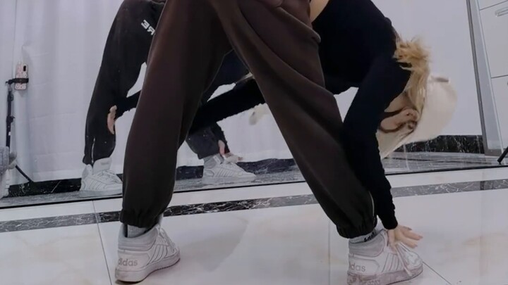 Basic Skills Series - How to develop flexibility by keeping your chest straight and your waist bent