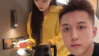 女生向男友吐槽酒店的烧水壶，男友的一番操作女生瞬间破防