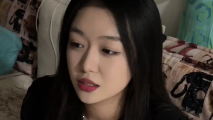 Em có đôi mắt biết nói.