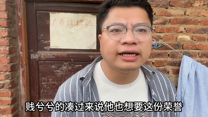 As soon as I walked into the supermarket, I downed a 3-yuan drink. Before they could react, I grabbe