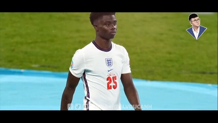 BUKAYO SAKA - Từ sự dè bỉu vì cú đá penalty ở Wembley đến bàn thắng đầu tiên tại