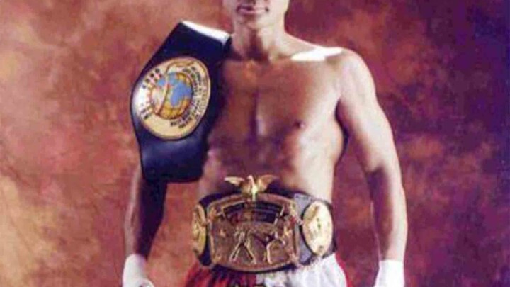 เขาคงเป็นดารากังฟูคนเดียวที่ในหนังไม่มีใครสู้ได้ แถมนอกหนังก็ไม่มีใครสู้เขาได้เช่นกัน