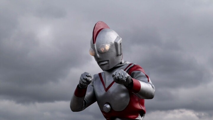 Butuh waktu sebulan untuk membuat casing kulit Ultraman Eddie dengan tangan, yang memiliki tampilan 