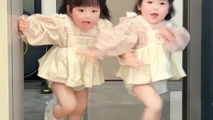 ลูกสาวฝาแฝดหน้าตาธรรมดา แต่พอแต่งตัวแล้วปังสุดๆ~