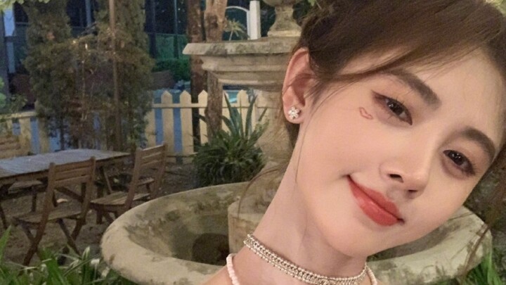 “最甜的、纯甜的甜妹”