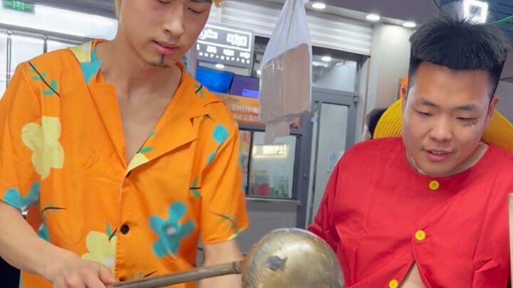 ซันจิ ฉันจะกินข้าวผัด!! คุณไปผัดบะหมี่มาให้ฉันหรืออะไรกัน? ทั้งที่มีแค่เกลือจากเมืองแห่งน้ำเท่านั้นเ