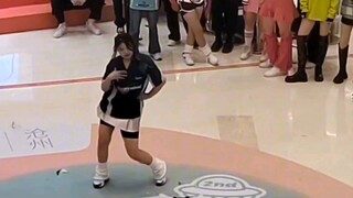 什么？！随舞红贝贝的歌没有人跳？？我来！！！戛然而止的音乐让我猝不及防  还我db！！！