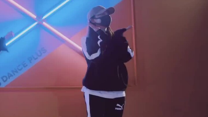Are all the idols’ casual dance moves this amazing? Li Zixuan’s studio choreography straight shot—Fo