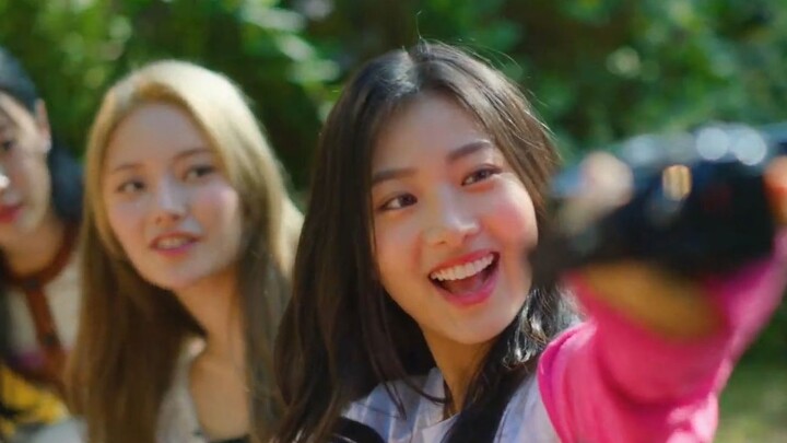 New girl group [FIFTY FIFTY] releases the title track for their debut, "Lovin' Me" MV now available.