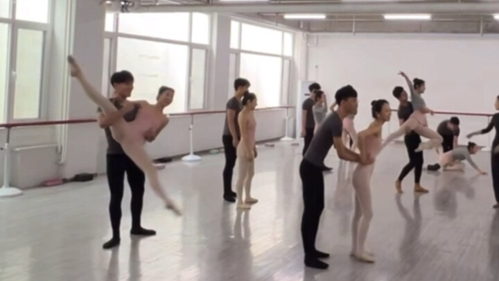 การฝึกพื้นฐานการเต้น 20250310-1540