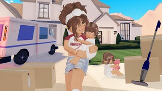 MOVING INTO OUR NEW HOUSE on Berry Avenue | Roblox Family Roleplay