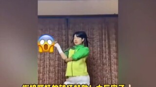 Cara adik perempuan ini mengatur sudut kamera benar-benar membuatku terkesan! Sangat keren!